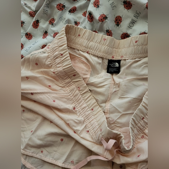 The north face class v shorts, size xl. NWOT. - Picture 7 of 9